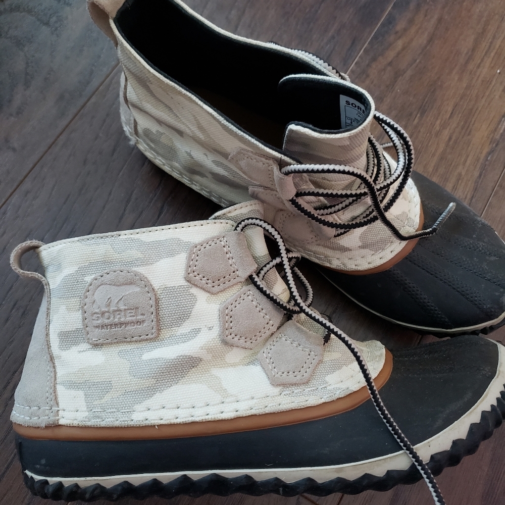 Sorel Out and About boots